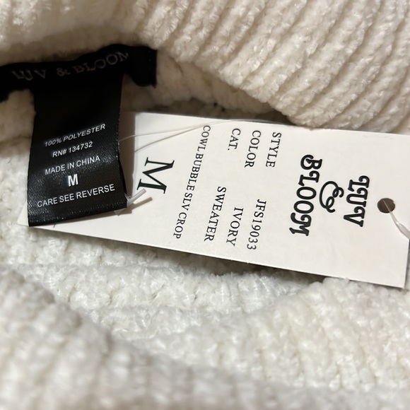 Luv & Bloom Women’s ivory chenille cropped sweater ribbed cowl neck - Picture 6 of 10